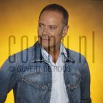 15-08-2002 Rob de Nijs at studio in Amsterdam, August 15, 2002.

[keywords]Posed, Half Length[/keywords]